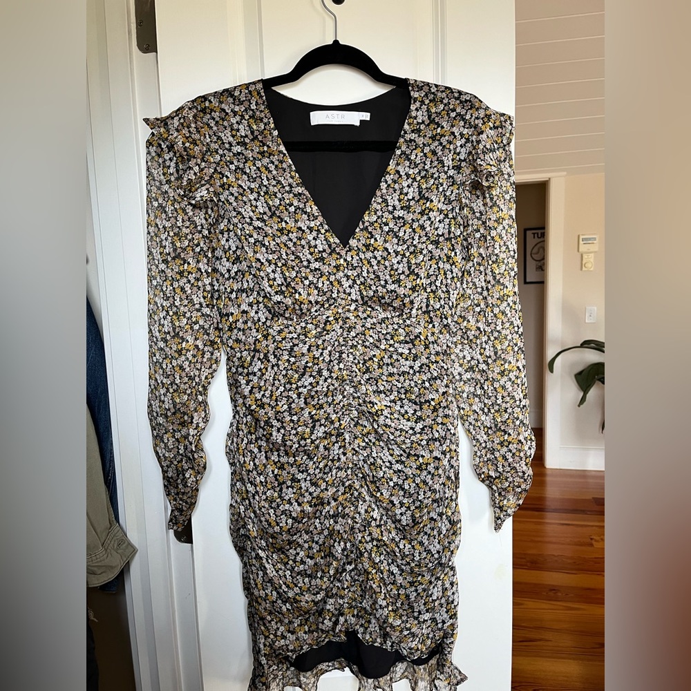 Astr the label ruched floral dress